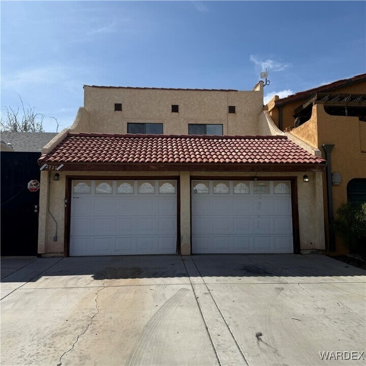 2727 Country Club Dr in Bullhead City, AZ - Building Photo
