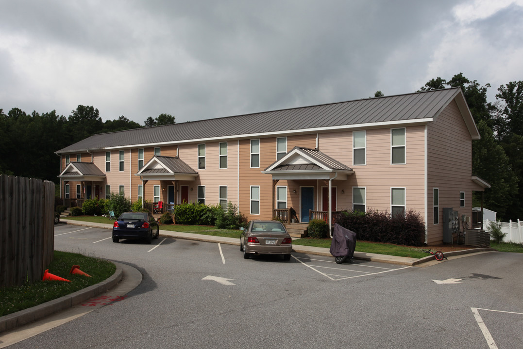 Shiloh Apartments in Dawsonville, GA - Foto de edificio