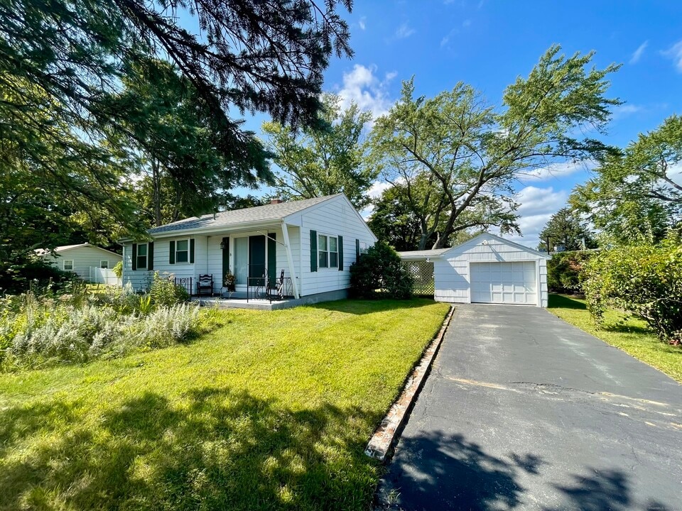 15 Proulx St in Brooklyn, CT - Building Photo