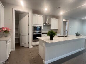 2110 Millergrove Ave in North Las Vegas, NV - Foto de edificio - Building Photo