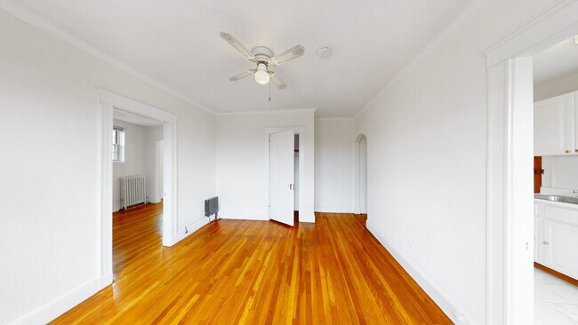 15 Governors Ave, Unit 24 in Medford, MA - Foto de edificio - Building Photo