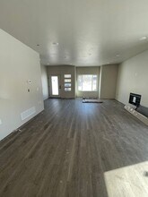 7404 N Paw St in Wasilla, AK - Building Photo - Building Photo