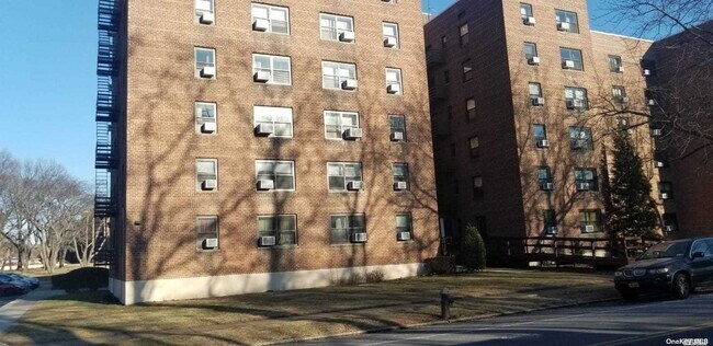 73-45 210th St-Unit -4B in Queens, NY - Building Photo - Building Photo