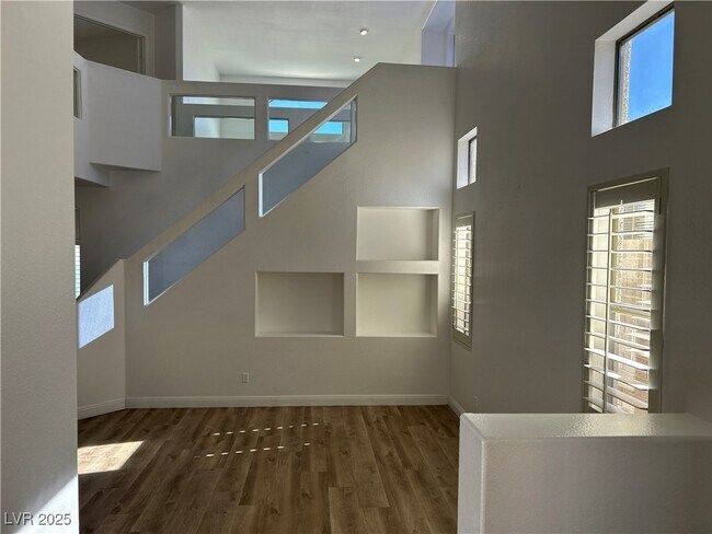 10373 Niagara Falls Ln in Las Vegas, NV - Building Photo - Building Photo