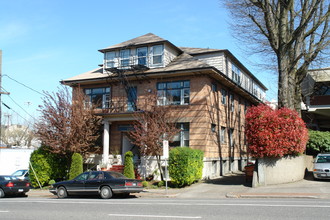 Jefferson Plaza in Portland, OR - Building Photo - Building Photo