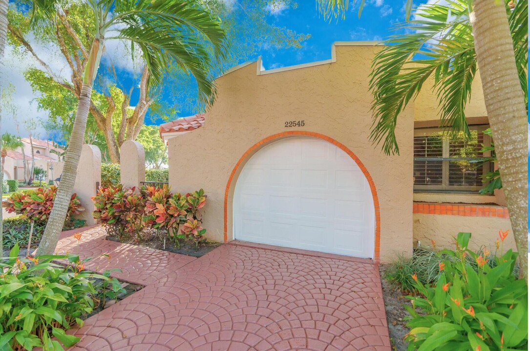 22545 Meridiana Dr in Boca Raton, FL - Building Photo