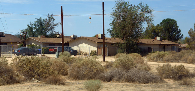 13095 Navajo Rd in Apple Valley, CA - Building Photo - Building Photo