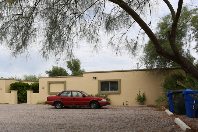 4051-4057 E Bellevue St in Tucson, AZ - Foto de edificio - Building Photo