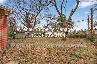 900 Paddock Dr in Florissant, MO - Building Photo - Building Photo