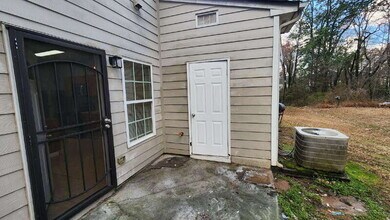 385 Brookview Dr in Riverdale, GA - Building Photo - Building Photo