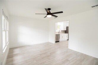 1800 Justin Ln in Austin, TX - Building Photo - Building Photo