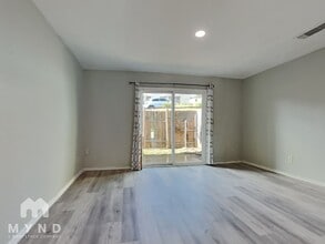 734 W Collins St in Denton, TX - Building Photo - Building Photo