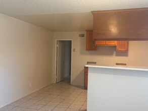 632 E 107th St in Los Angeles, CA - Building Photo - Building Photo