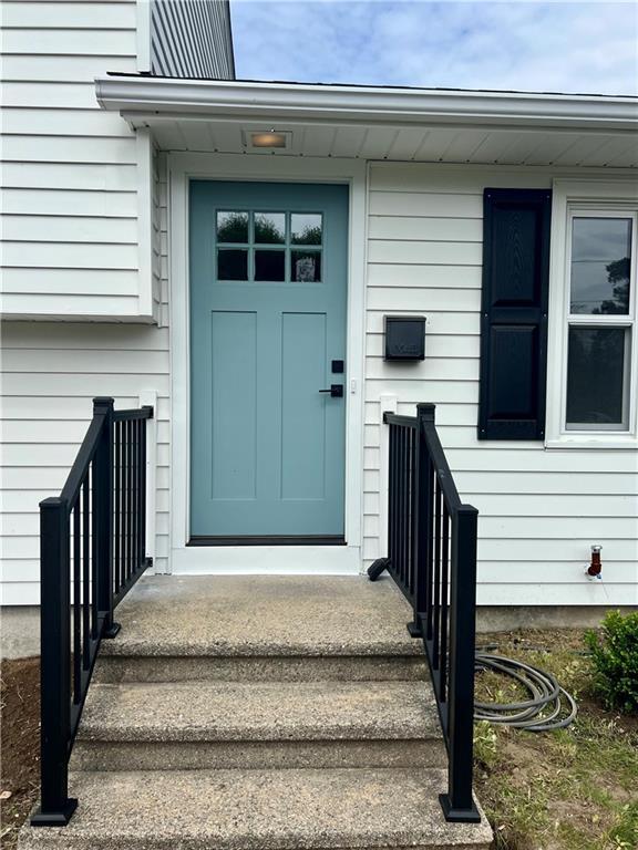 143 Greenmeadow Cir in North Kingstown, RI - Building Photo - Building Photo