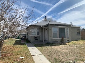 44442 Beech Ave in Lancaster, CA - Building Photo