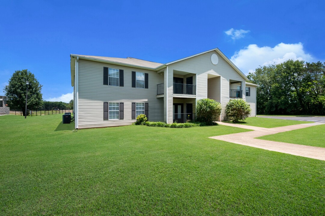 Park Village Apartments in Athens, TN - Building Photo