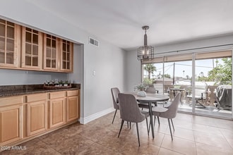 4950 N Miller Rd, Unit 212 in Scottsdale, AZ - Foto de edificio - Building Photo