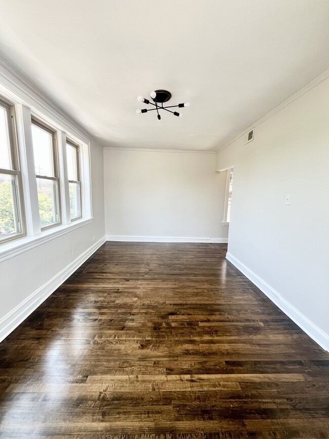 property at 1626 N California Ave