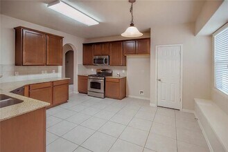 8911 Willow Wind Ln in Houston, TX - Building Photo - Building Photo