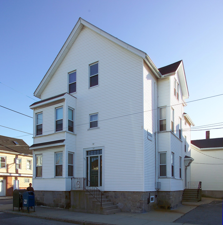 105 High St in Fall River, MA - Foto de edificio