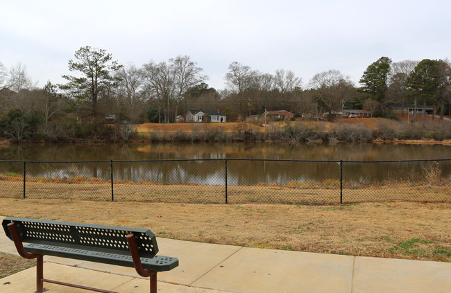 Mallard Lake Apartments in Lagrange, GA - Building Photo - Building Photo