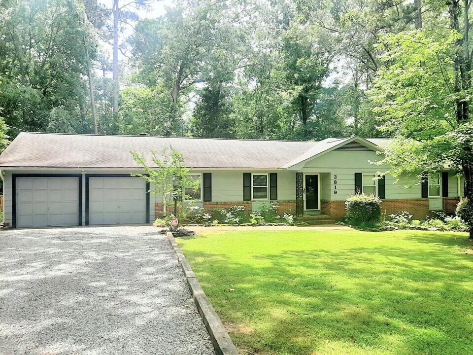 3819 Swarthmore Rd in Durham, NC - Building Photo