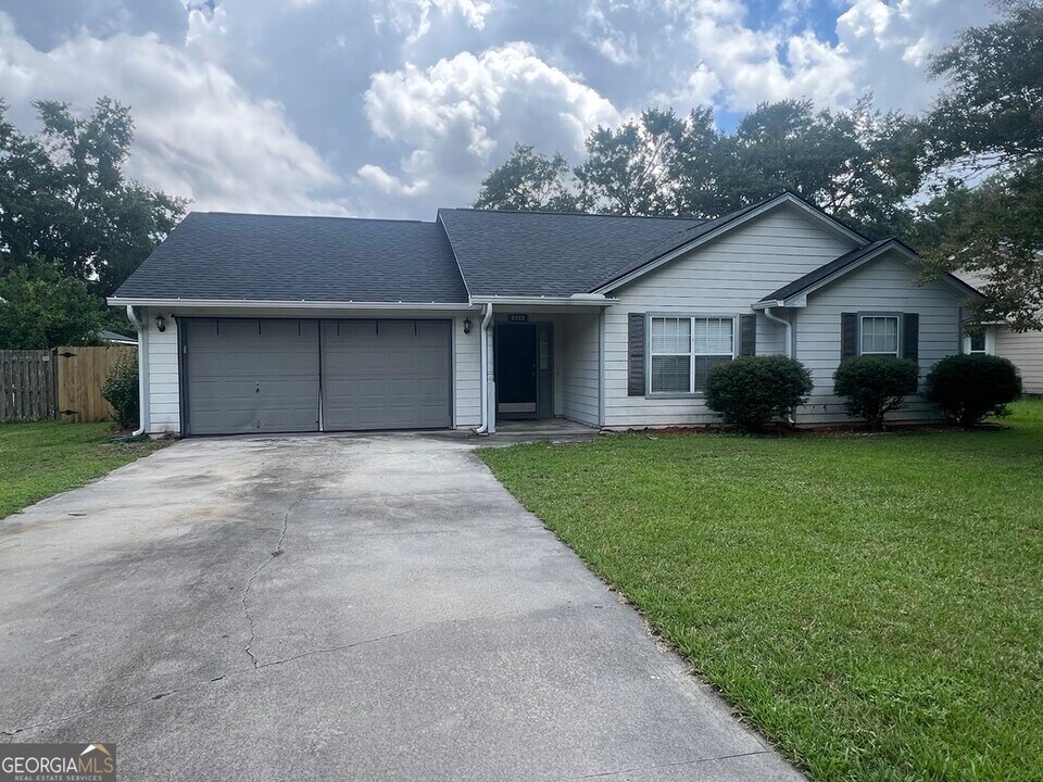 205 Royal Pines Way in Kingsland, GA - Building Photo