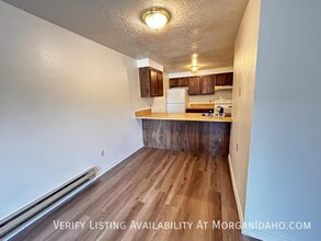844 W 7th St in Meridian, ID - Building Photo - Building Photo