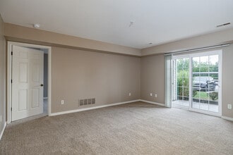 Stratford Place at Brownstown in Brownstown, MI - Foto de edificio - Interior Photo