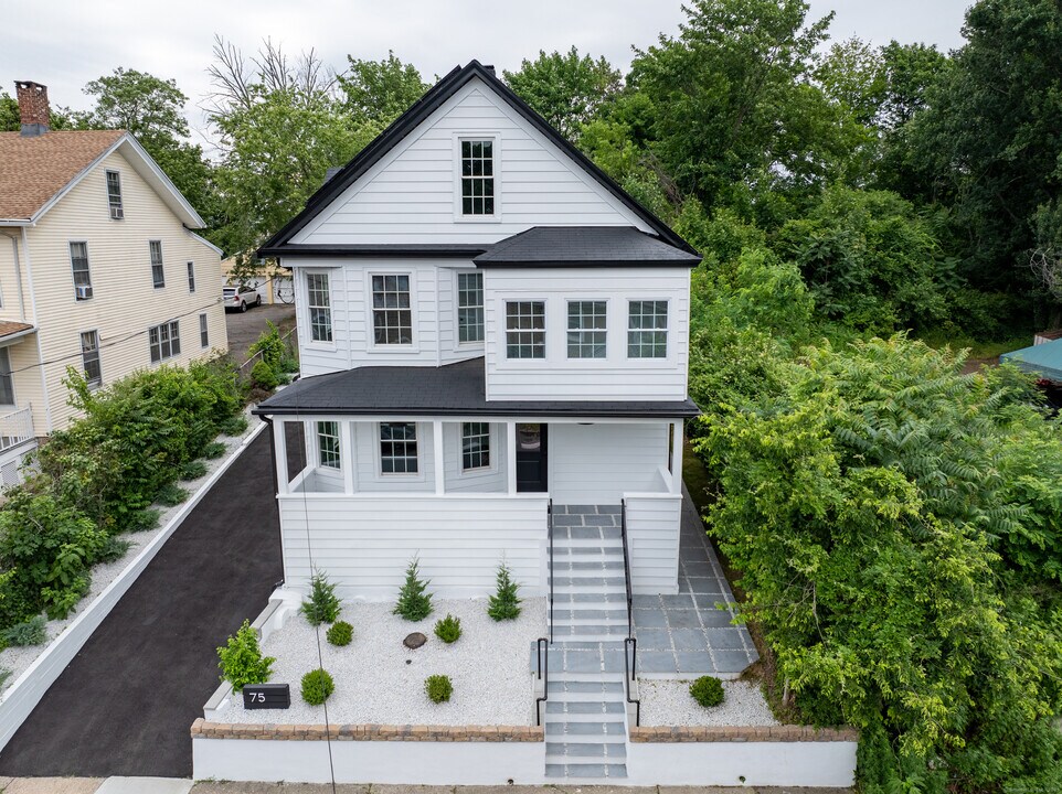 75 Asylum St in Bridgeport, CT - Building Photo