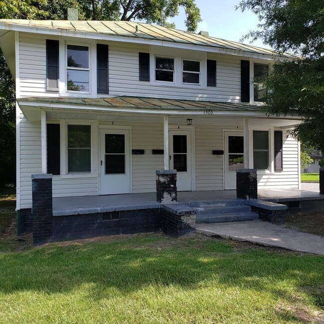 property at 1500 W 4th St