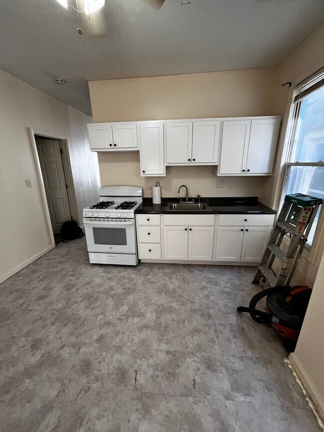 354 Orange St, Unit 2 in Albany, NY - Building Photo - Building Photo