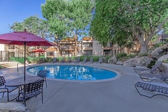 Huntington Lakes Apartments in Huntington Beach, CA - Building Photo - Building Photo