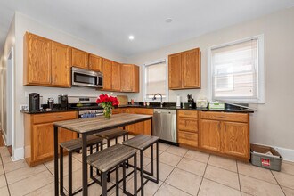 226 Calumet St, Unit 2 in Boston, MA - Building Photo - Building Photo