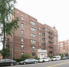 100 Marine Ave in Brooklyn, NY - Foto de edificio - Building Photo