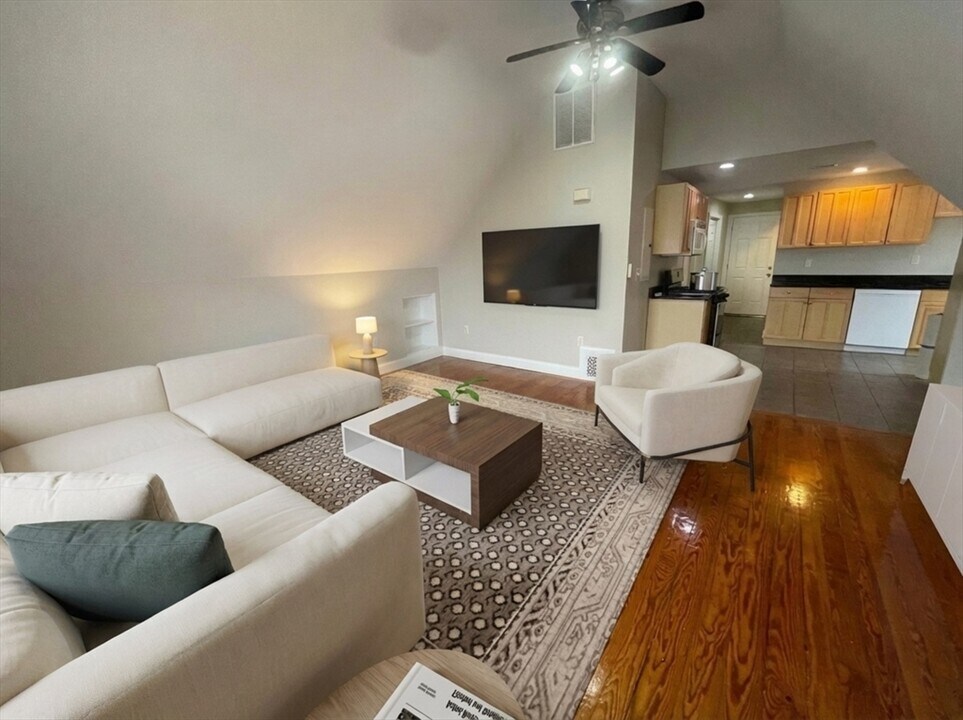 100 Lonsdale St in Boston, MA - Building Photo