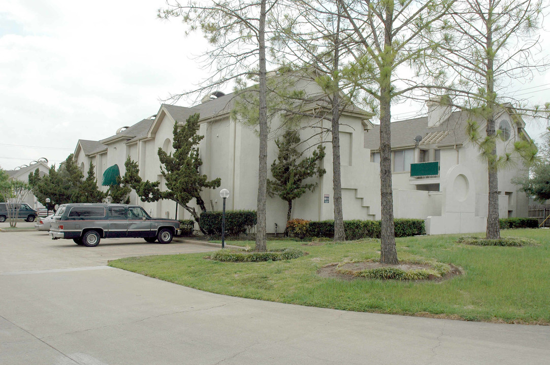 Parkwest Place Apartments in Houston, TX - Building Photo