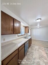224 NE 143rd Ave in Portland, OR - Building Photo - Building Photo