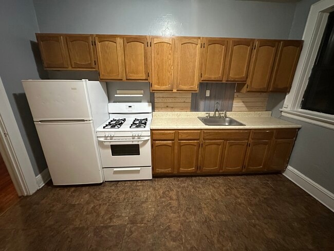 403 Chestnut St, Unit B5 in Roselle Park, NJ - Foto de edificio - Building Photo