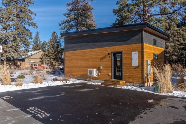 61304 Wizard Ln in Bend, OR - Building Photo - Building Photo