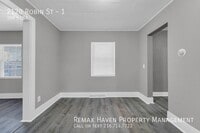2120 Robin St photo'