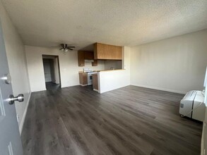 249 W Alameda Ave in Burbank, CA - Foto de edificio - Building Photo