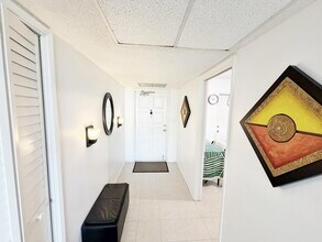 2681 S Course Dr, Unit 511 in Pompano Beach, FL - Foto de edificio - Building Photo