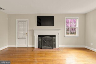 4809 Wellington Dr in Chevy Chase, MD - Building Photo