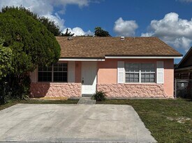 3919 Wilshire St in West Palm Beach, FL - Building Photo