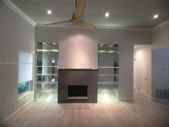 6832 Mindello St in Coral Gables, FL - Foto de edificio - Building Photo