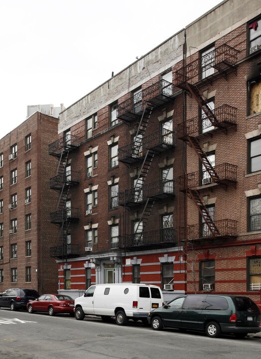 407-409 W 205th St in New York, NY - Building Photo