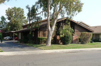 2652 E Phipps Ave in Simi Valley, CA - Building Photo - Building Photo