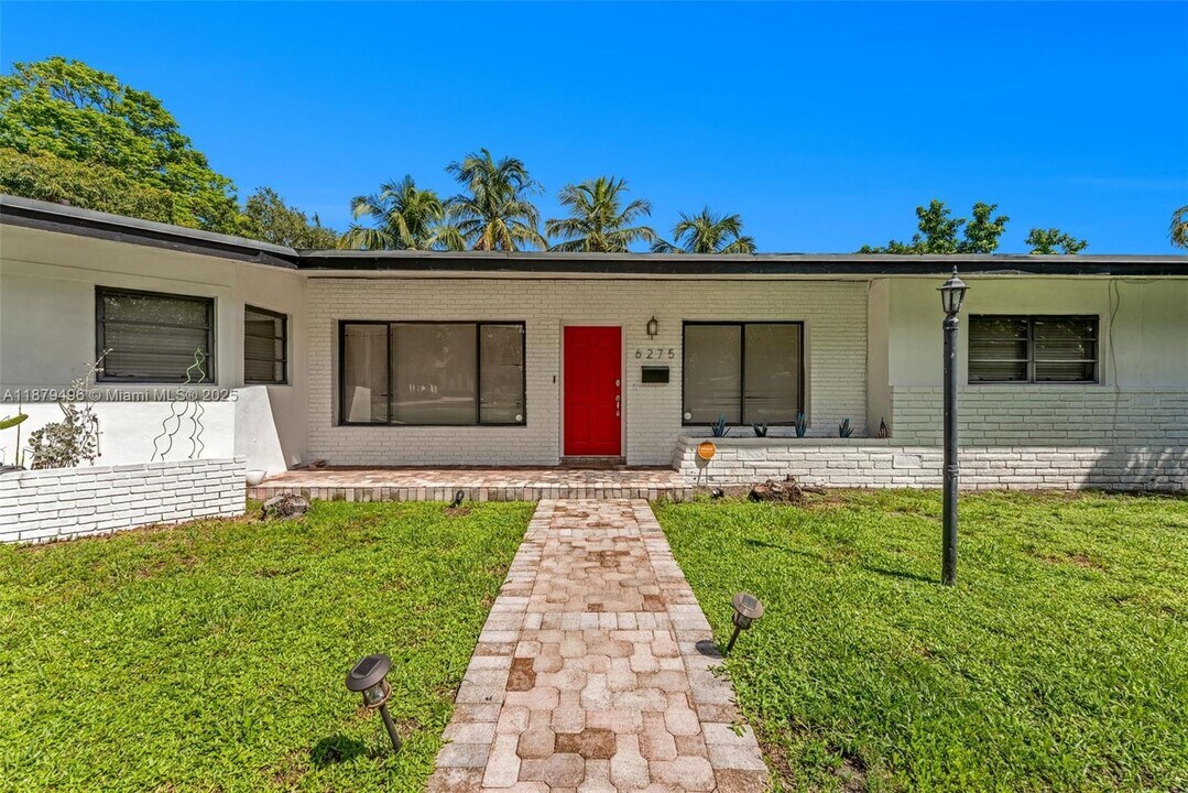 6275 SW 123rd Terrace in Miami, FL - Building Photo