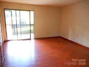 5016 Sardis Rd in Charlotte, NC - Foto de edificio - Building Photo